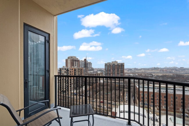 Building Photo - 1464 S Michigan Ave