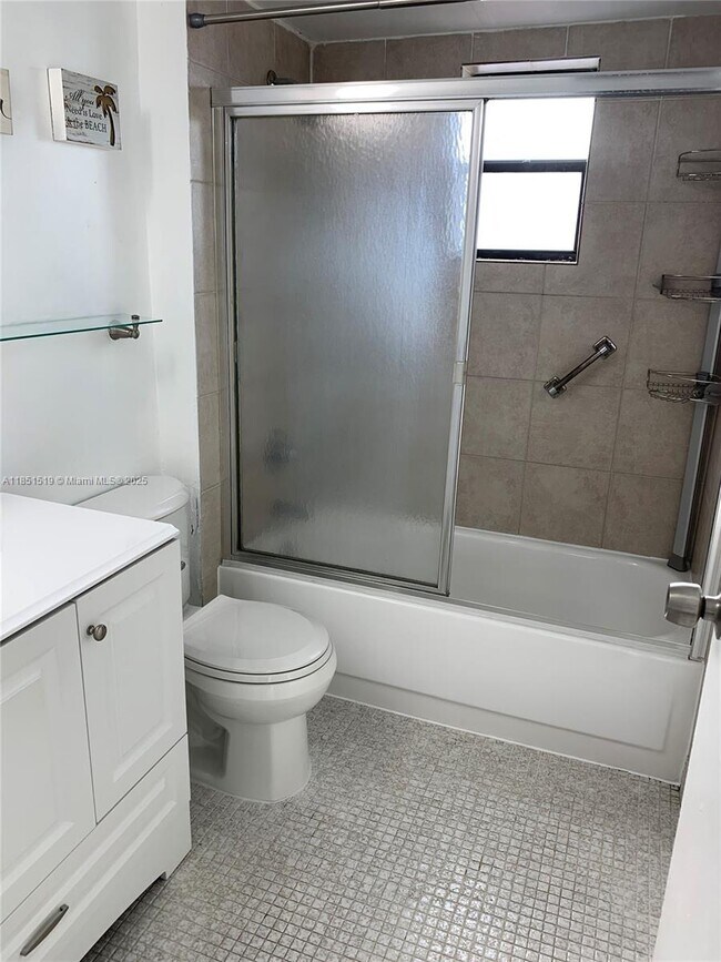 Building Photo - 1325 W 68th St