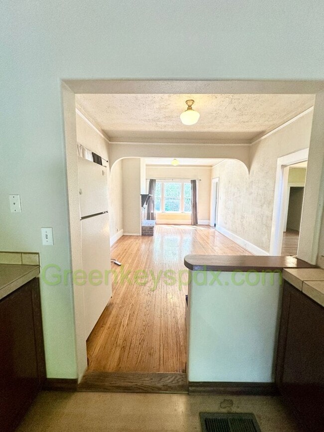 Building Photo - 3-Bedroom, 2-Bathroom House with Attached ...