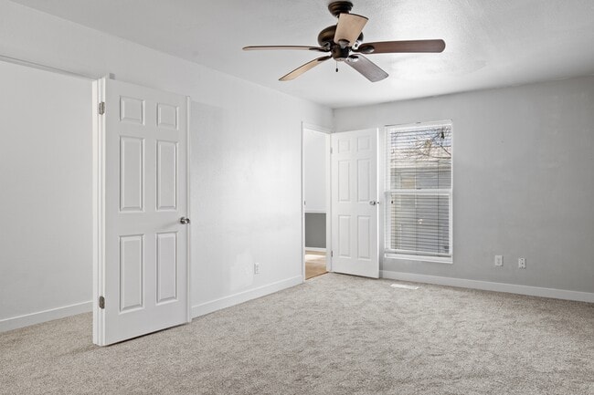 Building Photo - 60 Millpond Dr