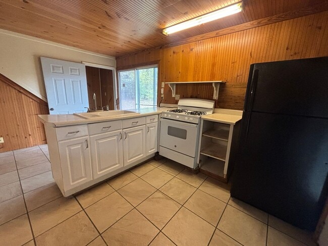 Building Photo - Near Cross Lake, Huge Lot (1/2 OFF 1ST MONTHS RENT)