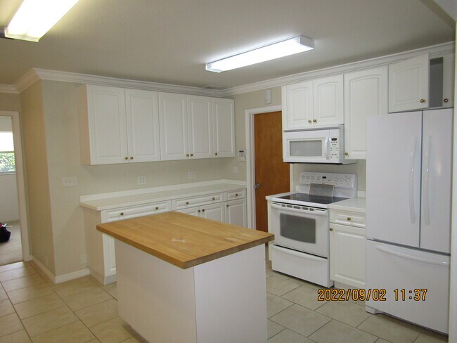 Building Photo - 736 Cadiz Rd