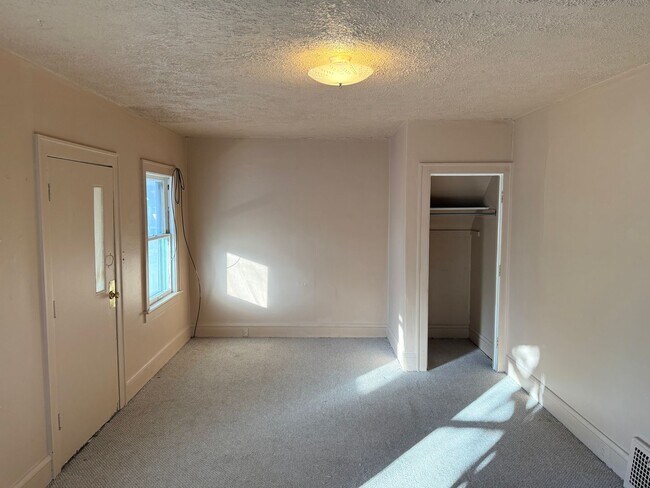 Building Photo - 807 Williams St