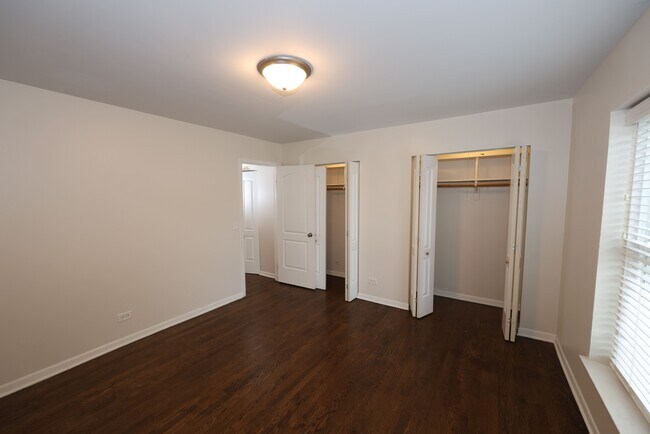 Building Photo - 503 E Valley Ln