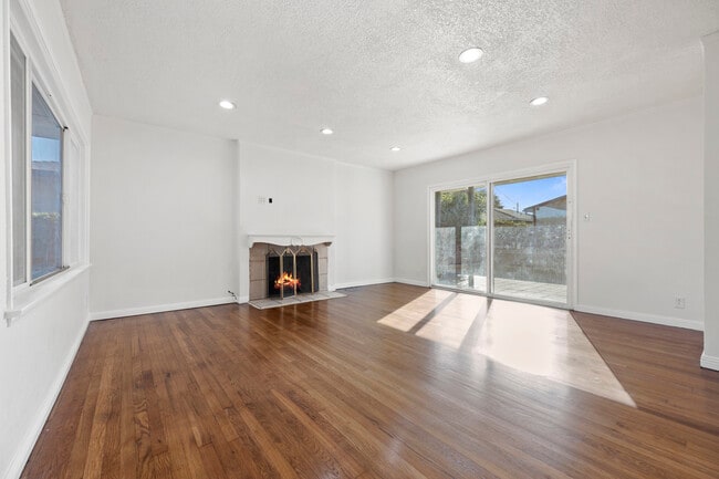 Building Photo - 13205 Casimir Ave