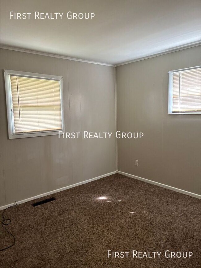 Building Photo - 1498 Elaine St