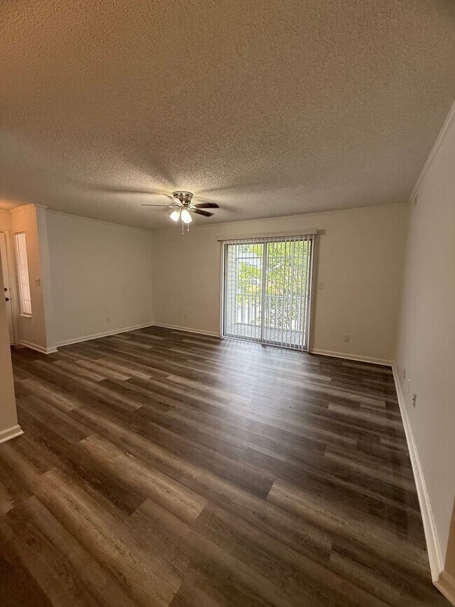 Building Photo - 3BR/2BA