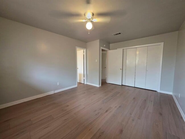 Building Photo - 701 E 45th St