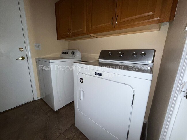 Building Photo - 4048 E Aspen Way