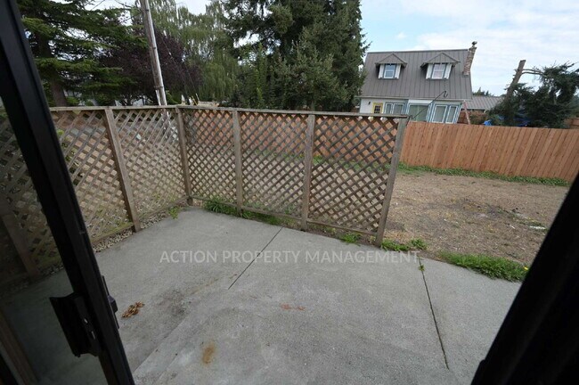Building Photo - 2 bed 2 bath 1 car garage in Sequim