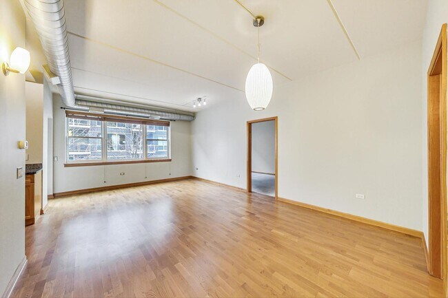 Building Photo - 873 N Larrabee St