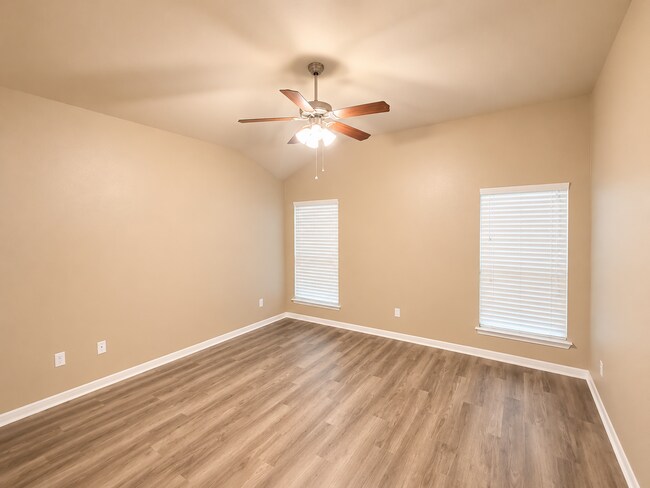 Building Photo - 8121 Fieldstone Dr