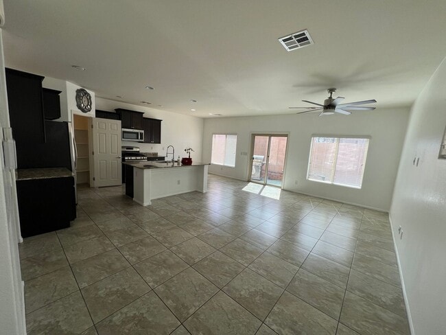 Building Photo - 5693 Point Loma Ct