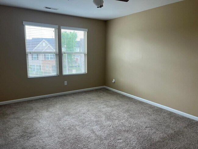 Building Photo - 4472 Middletown Dr