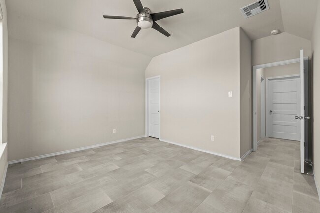 Building Photo - 25402 Kidwiler Dr