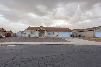 Building Photo - 2866 S 30th Dr