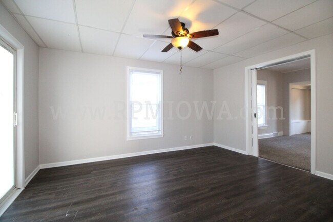 Building Photo - CHARMING!! 3 bedroom, 1.5 Bath Home in Des Moines