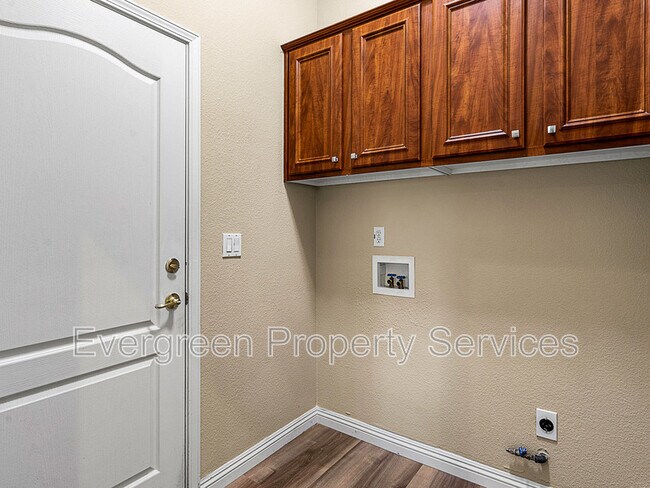 Building Photo - 12021 Gold Pointe Ln
