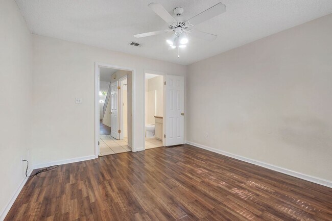 Building Photo - NE Tallahassee Townhome with Community Pool