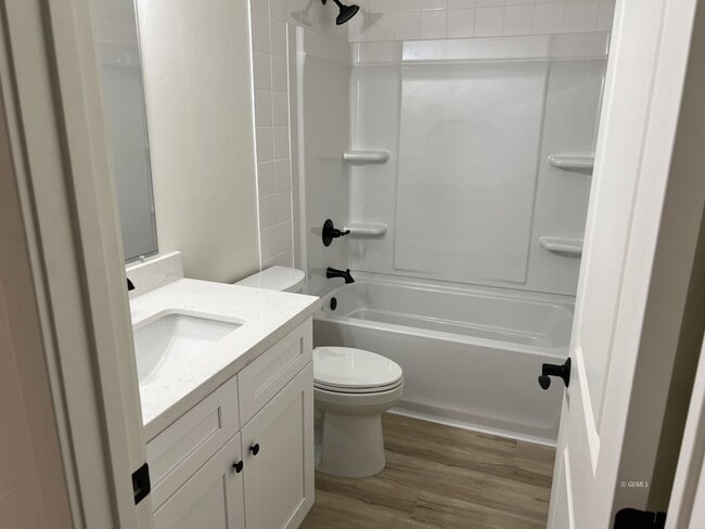 Building Photo - 172 Plex Cir