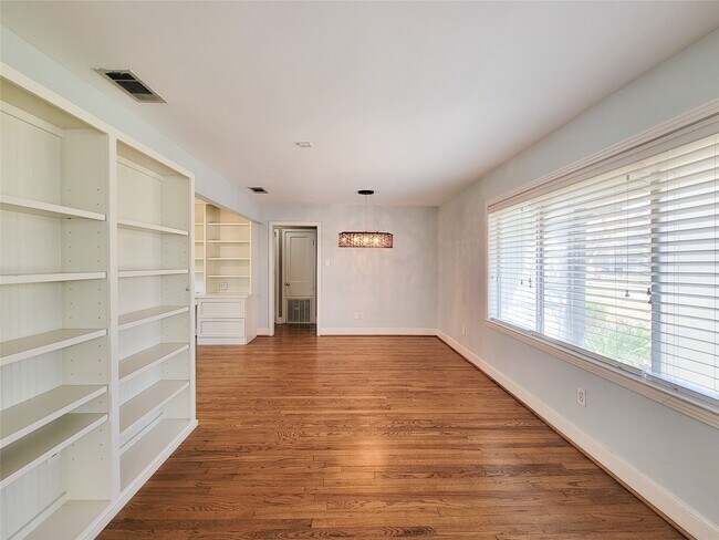 Building Photo - 5536 Aspen St