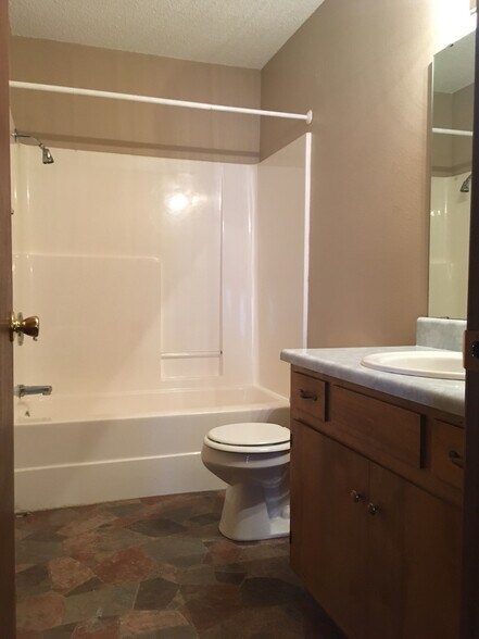 Building Photo - 700 S 11th St