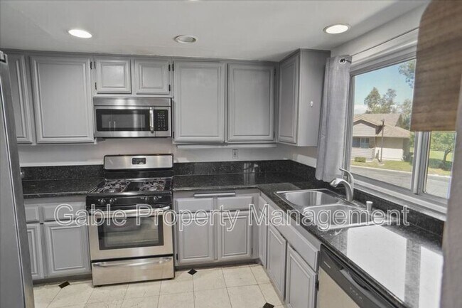 Building Photo - 26136 Rainbow Glen Dr