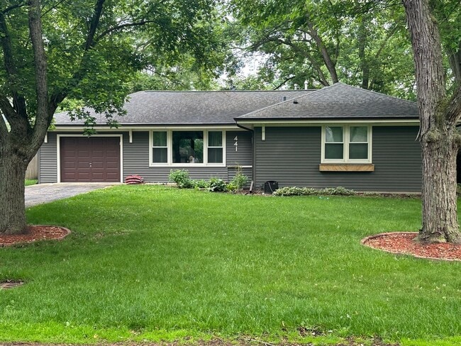 Primary Photo - 22W441 Arbor Ln