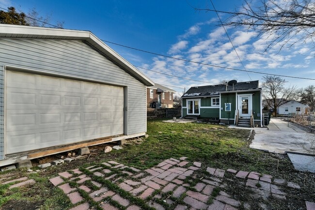 Building Photo - Beautiful Spacious Home in Sugarhouse!