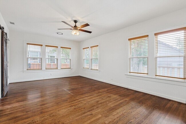 Building Photo - 5620 Richmond Ave