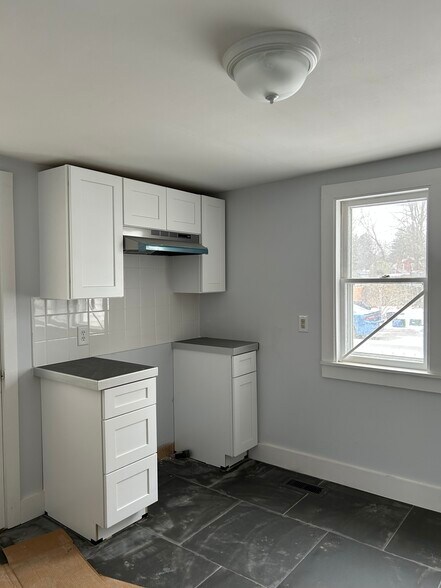 Building Photo - 10 Rochester St