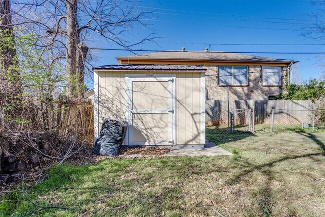 Building Photo - 2421 NW 18th St