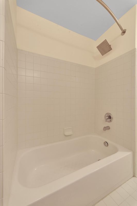 Building Photo - 352 Brookfield Dr