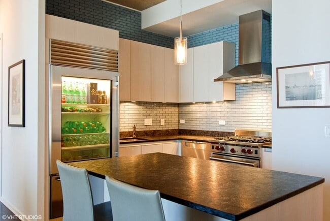 Building Photo - 600 N Fairbanks Ct