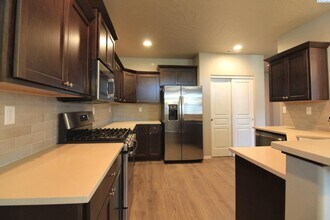Building Photo - 3 Bed/2 Bath West Pasco Rambler
