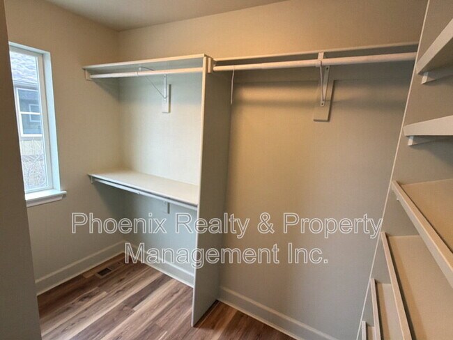 Building Photo - 454 N Finch Ave