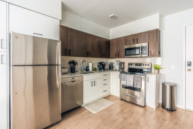 Building Photo - 320 Queen Anne Ave N