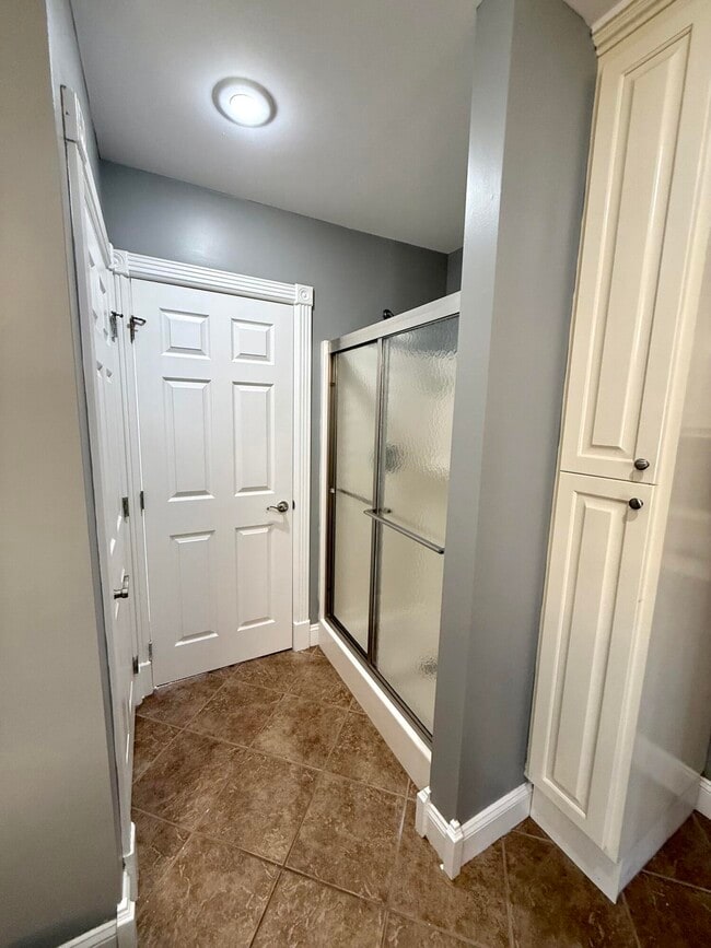 Building Photo - 98 Melrose Dr