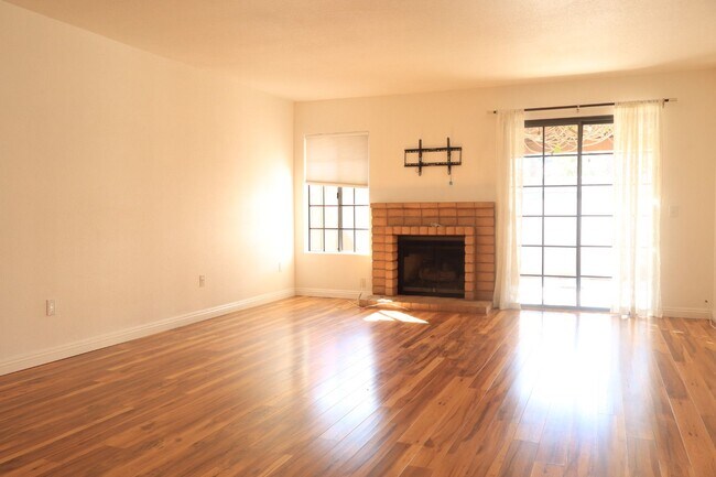 Building Photo - Spacious 3 bedrooms 3 full baths home in Chula Vista