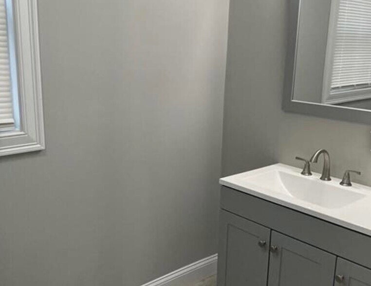 Building Photo - 25 Denison St