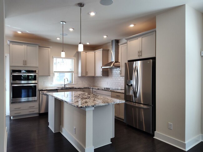 Building Photo - Modern End-Unit Townhome located in the Ce...