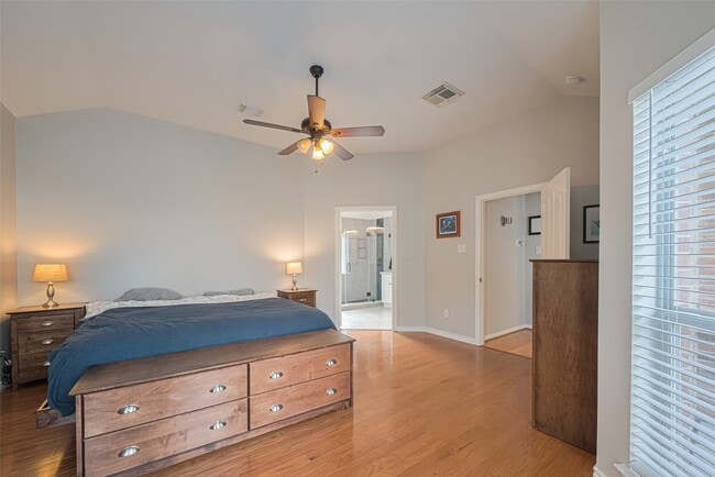 Building Photo - 2347 Golden Shores Ln