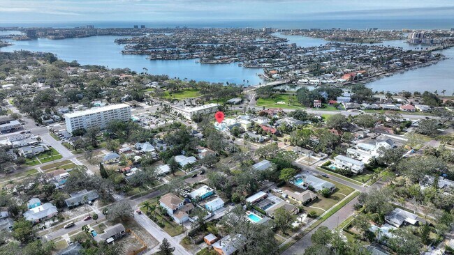 Building Photo - Modern, Stylish 1-Bed, 1-Bath Apartment - Electric, Water, Grounds Care, and Pest Control all Inc...