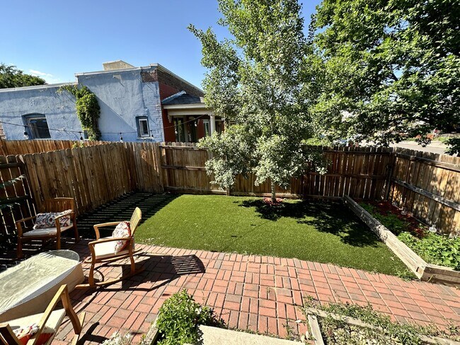 Building Photo - "Charming 2-Bed, 2-Bath Home with Gleaming Hardwood Floors in Vibrant Denver!"