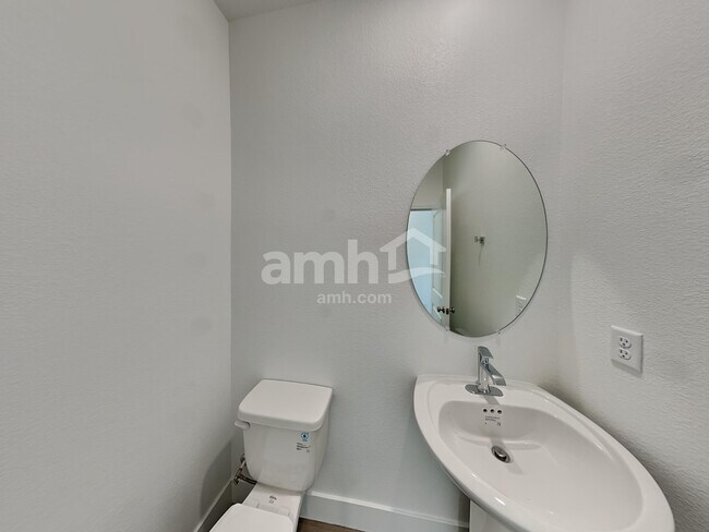 Building Photo - 9549 Harkes Dr