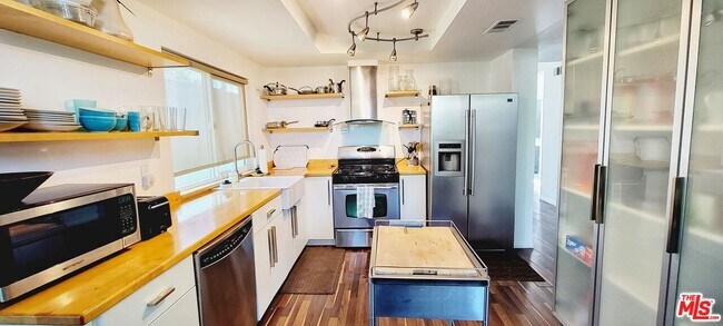 Building Photo - 44240 Anacapa Way