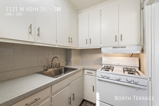 Building Photo - 1121 W 40th St