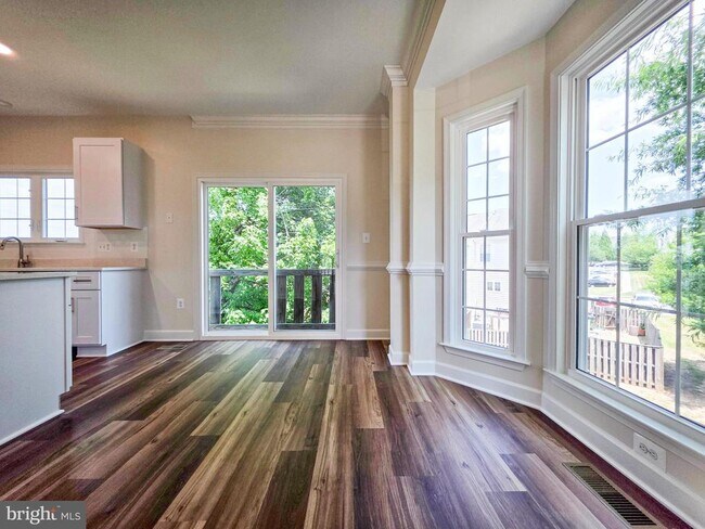 Building Photo - 3300 Broker Ln