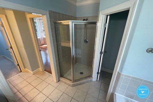 Building Photo - 8105 Last Oak Ct