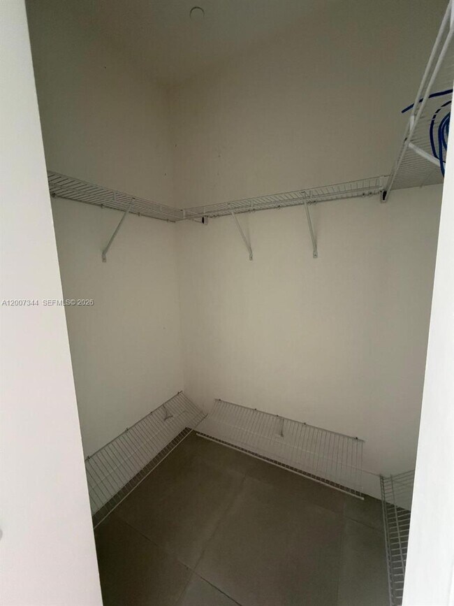 Building Photo - 381 E 50th St